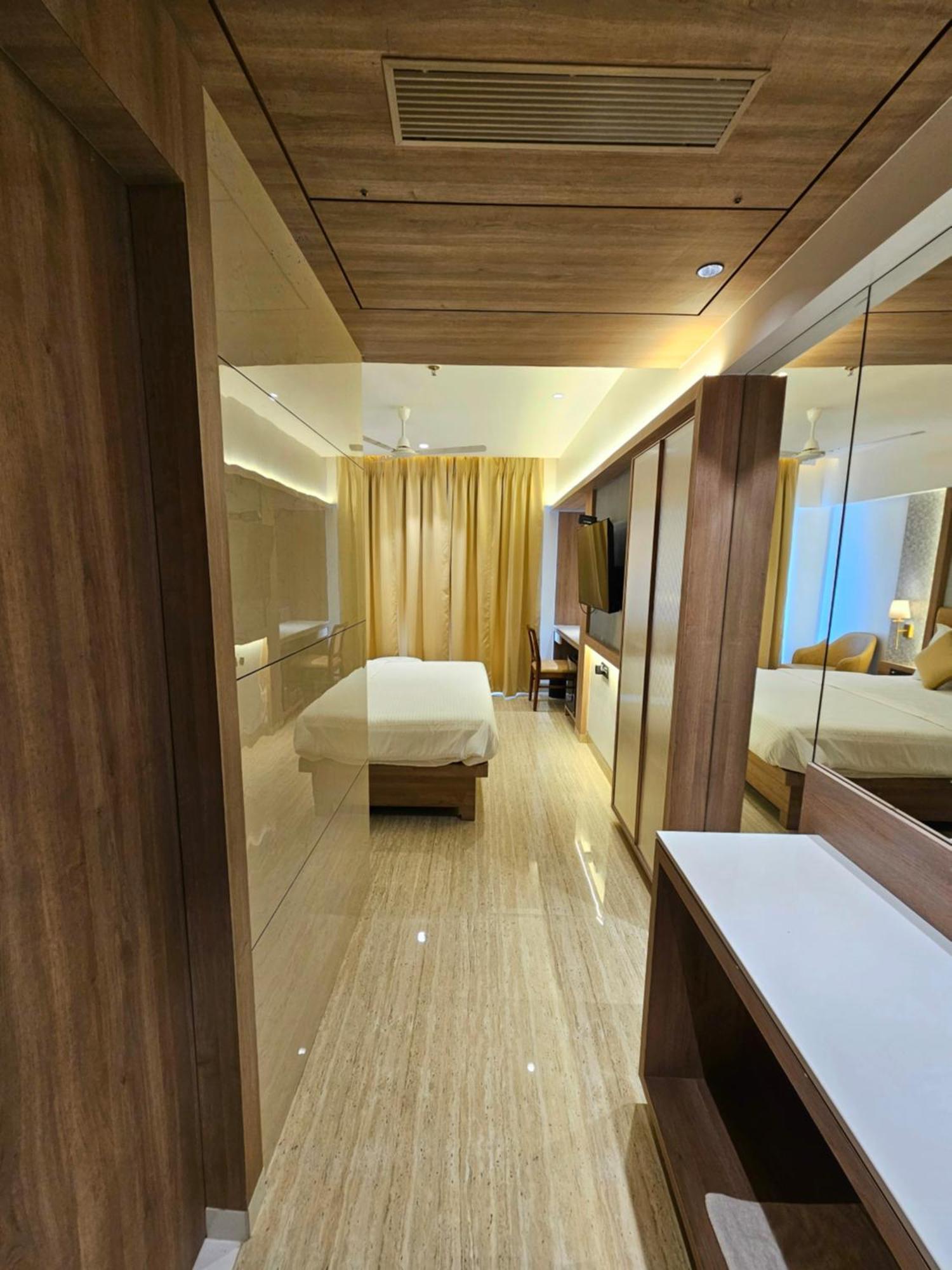 Hotel Golden Nest 塞恩 外观 照片